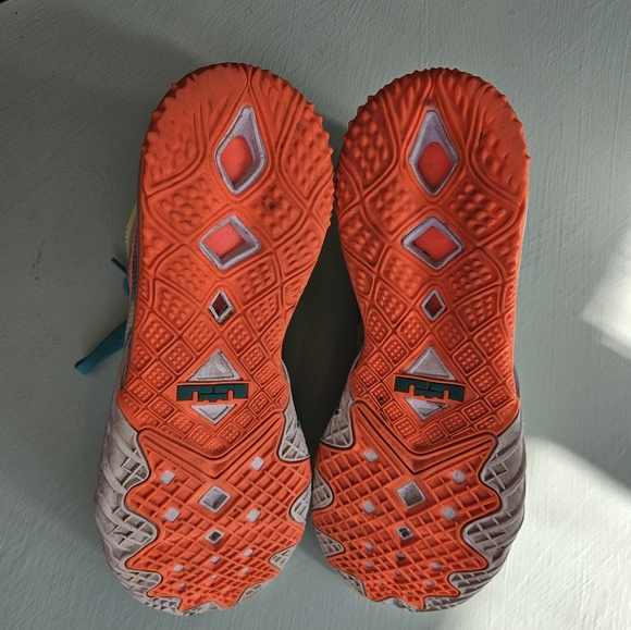 Nike LeBron 18 special edition Sz 10 - Picture 9 of 9